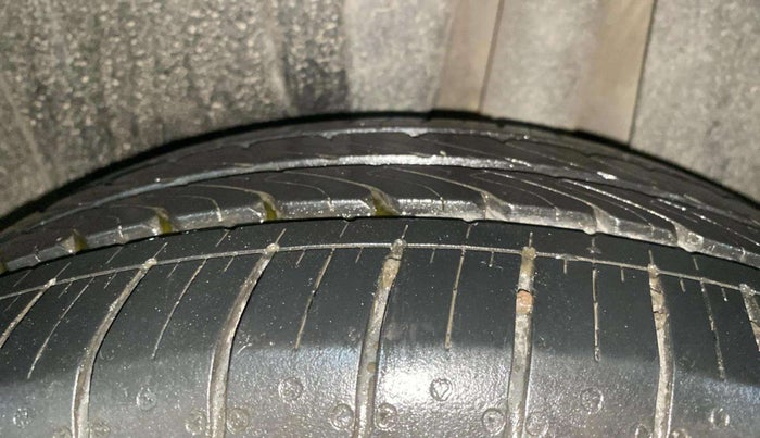 2020 Maruti Ertiga ZXI SHVS, Petrol, Manual, 10,211 km, Left Rear Tyre Tread