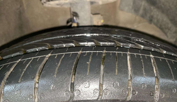 2020 Maruti Ertiga ZXI SHVS, Petrol, Manual, 10,211 km, Right Front Tyre Tread
