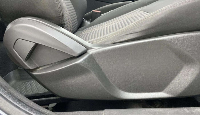 2018 Ford FREESTYLE TREND 1.2 PETROL, Petrol, Manual, 48,061 km, Driver Side Adjustment Panel