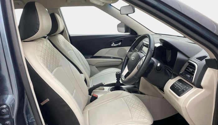 2019 Mahindra XUV300 W8 1.5 DIESEL, Diesel, Manual, 69,796 km, Right Side Front Door Cabin