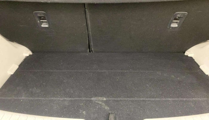 2019 Mahindra XUV300 W8 1.5 DIESEL, Diesel, Manual, 69,796 km, Boot Inside