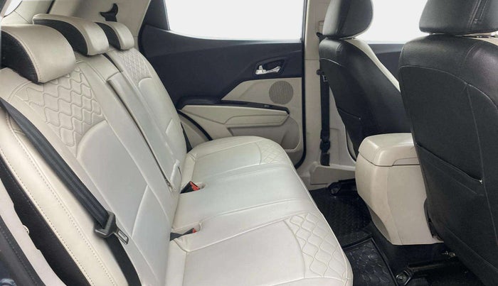 2019 Mahindra XUV300 W8 1.5 DIESEL, Diesel, Manual, 69,796 km, Right Side Rear Door Cabin