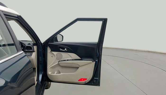 2019 Mahindra XUV300 W8 1.5 DIESEL, Diesel, Manual, 69,796 km, RHS Front Door
