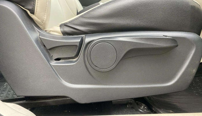 2019 Mahindra XUV300 W8 1.5 DIESEL, Diesel, Manual, 69,796 km, Driver Side Adjustment Panel