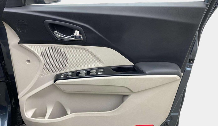 2019 Mahindra XUV300 W8 1.5 DIESEL, Diesel, Manual, 69,796 km, Driver Side Door Panels Control