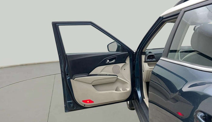 2019 Mahindra XUV300 W8 1.5 DIESEL, Diesel, Manual, 69,796 km, LHS Front Door