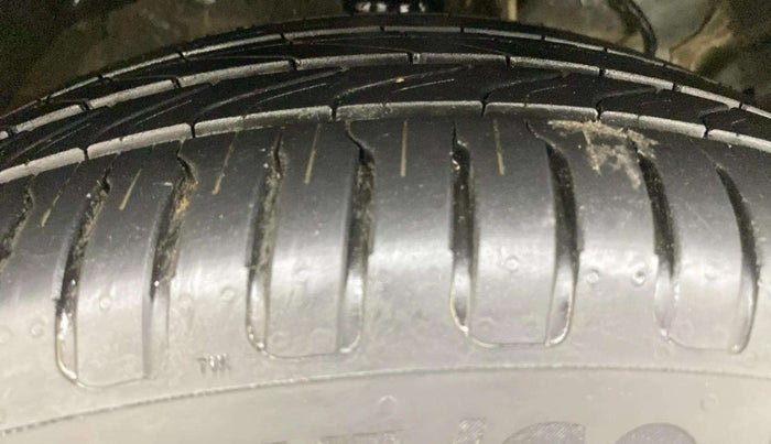 2019 Mahindra XUV300 W8 1.5 DIESEL, Diesel, Manual, 69,796 km, Right Front Tyre Tread