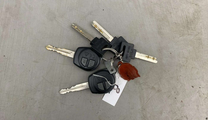 2019 Maruti Swift VXI AMT, Petrol, Automatic, 40,489 km, Key Close Up