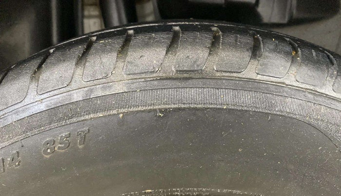 2019 Maruti Swift VXI AMT, Petrol, Automatic, 40,489 km, Right Rear Tyre Tread