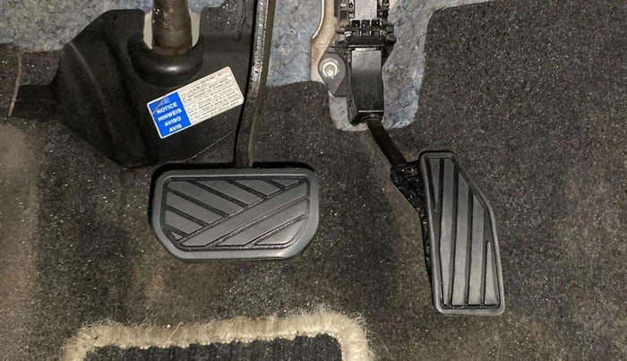 2019 Maruti Swift VXI AMT, Petrol, Automatic, 40,489 km, Pedals