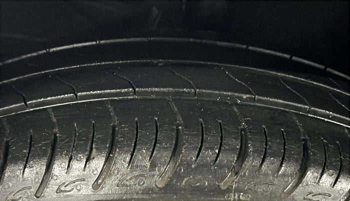 2017 Maruti Baleno DELTA PETROL 1.2, Petrol, Manual, 79,621 km, Left Front Tyre Tread