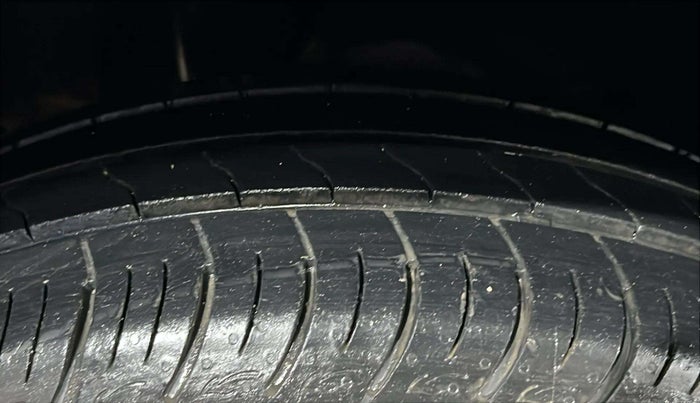 2017 Maruti Baleno DELTA PETROL 1.2, Petrol, Manual, 79,621 km, Right Rear Tyre Tread