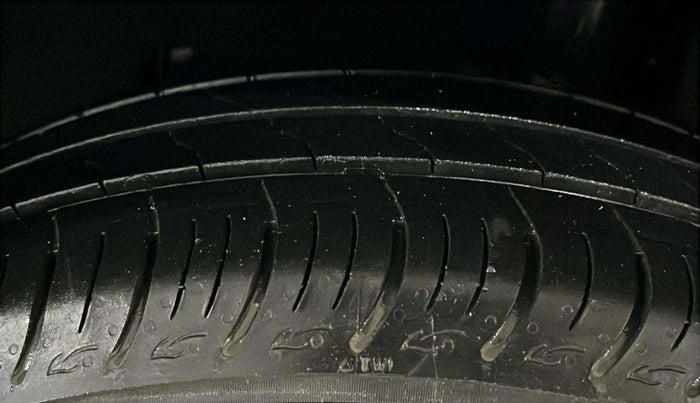 2017 Maruti Baleno DELTA PETROL 1.2, Petrol, Manual, 79,621 km, Left Rear Tyre Tread