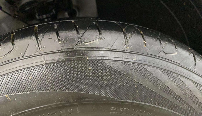 2019 Hyundai VENUE S 1.2, Petrol, Manual, 26,393 km, Right Front Tyre Tread