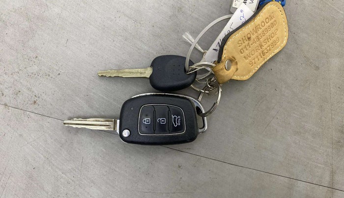 2019 Hyundai VENUE S 1.2, Petrol, Manual, 26,393 km, Key Close Up
