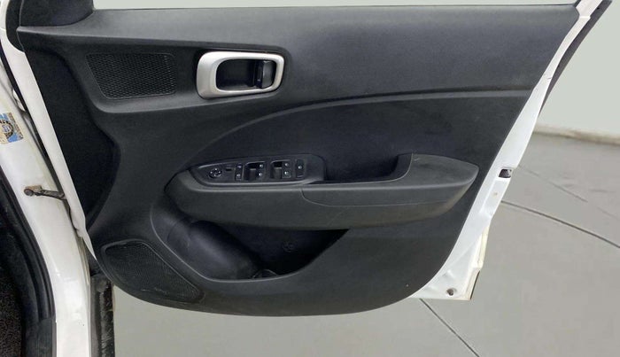 2019 Hyundai VENUE S 1.2, Petrol, Manual, 26,393 km, Driver Side Door Panels Control