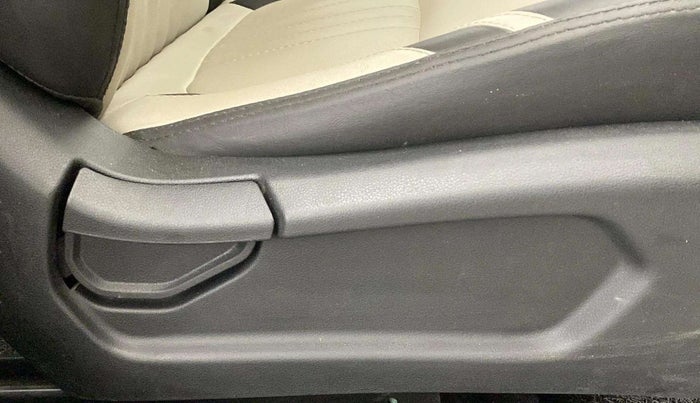 2019 Hyundai VENUE S 1.2, Petrol, Manual, 26,393 km, Driver Side Adjustment Panel