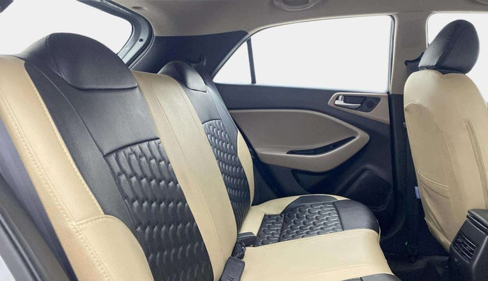 2019 Hyundai Elite i20 SPORTZ PLUS 1.2, Petrol, Manual, 33,638 km, Right Side Rear Door Cabin