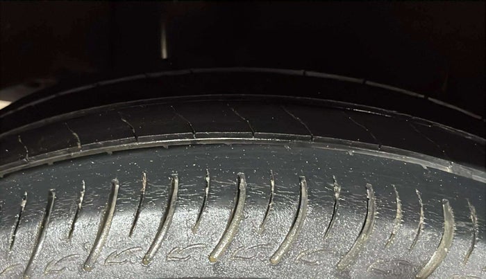 2019 Maruti Baleno DELTA PETROL 1.2, Petrol, Manual, 92,573 km, Right Rear Tyre Tread