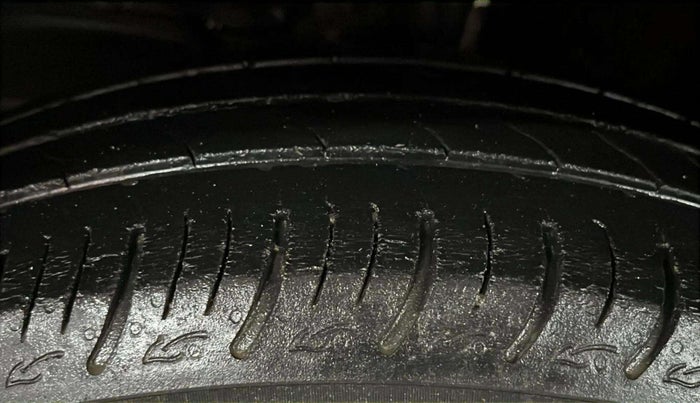 2019 Maruti Baleno DELTA PETROL 1.2, Petrol, Manual, 92,573 km, Left Front Tyre Tread