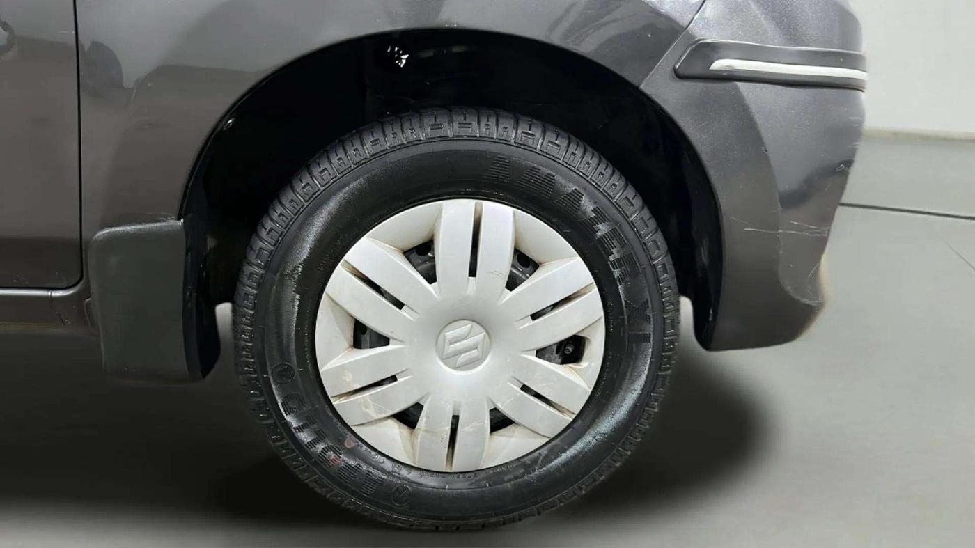 2017 Maruti Alto 800 LXI, Petrol, Manual, 71,688 km, Right Front Wheel