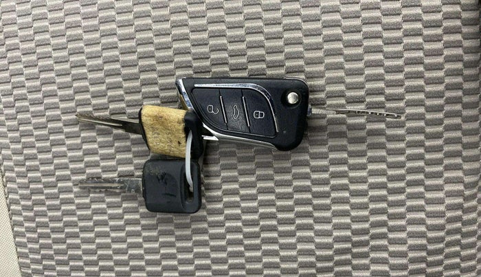 2015 Nissan Micra Active XV SAFETY PACK, Petrol, Manual, 66,562 km, Key Close Up