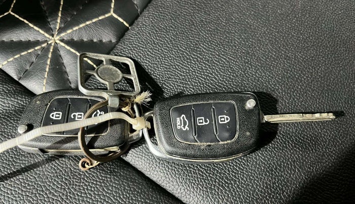 2015 Hyundai Xcent S 1.2, Petrol, Manual, 41,830 km, Key Close Up