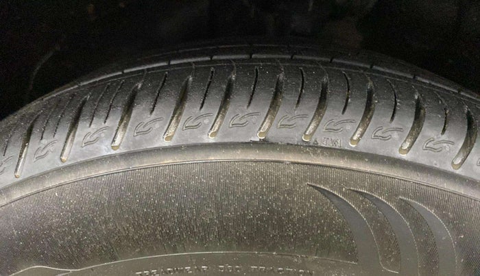 2024 KIA SONET GTX PLUS 1.0 TURBO PETROL DCT, Petrol, Automatic, 27,494 km, Left Front Tyre Tread