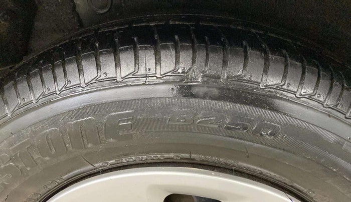 2012 Hyundai i10 MAGNA 1.1, CNG, Manual, 50,289 km, Left Front Tyre Tread