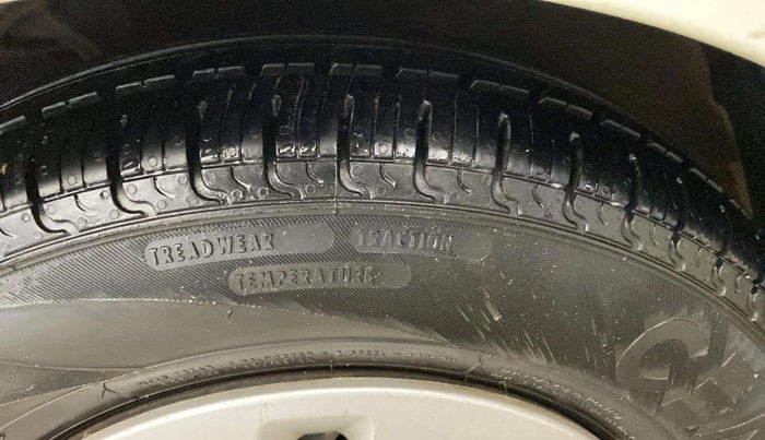 2012 Hyundai i10 MAGNA 1.1, CNG, Manual, 50,289 km, Left Rear Tyre Tread