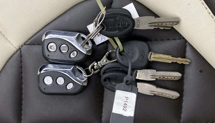 2012 Hyundai i10 MAGNA 1.1, CNG, Manual, 50,289 km, Key Close Up