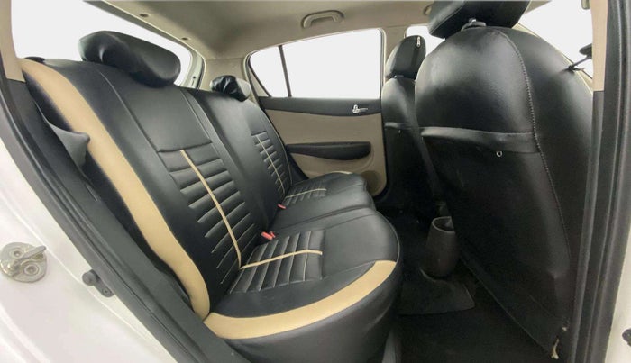 2013 Hyundai i20 SPORTZ 1.2, CNG, Manual, 88,196 km, Right Side Rear Door Cabin