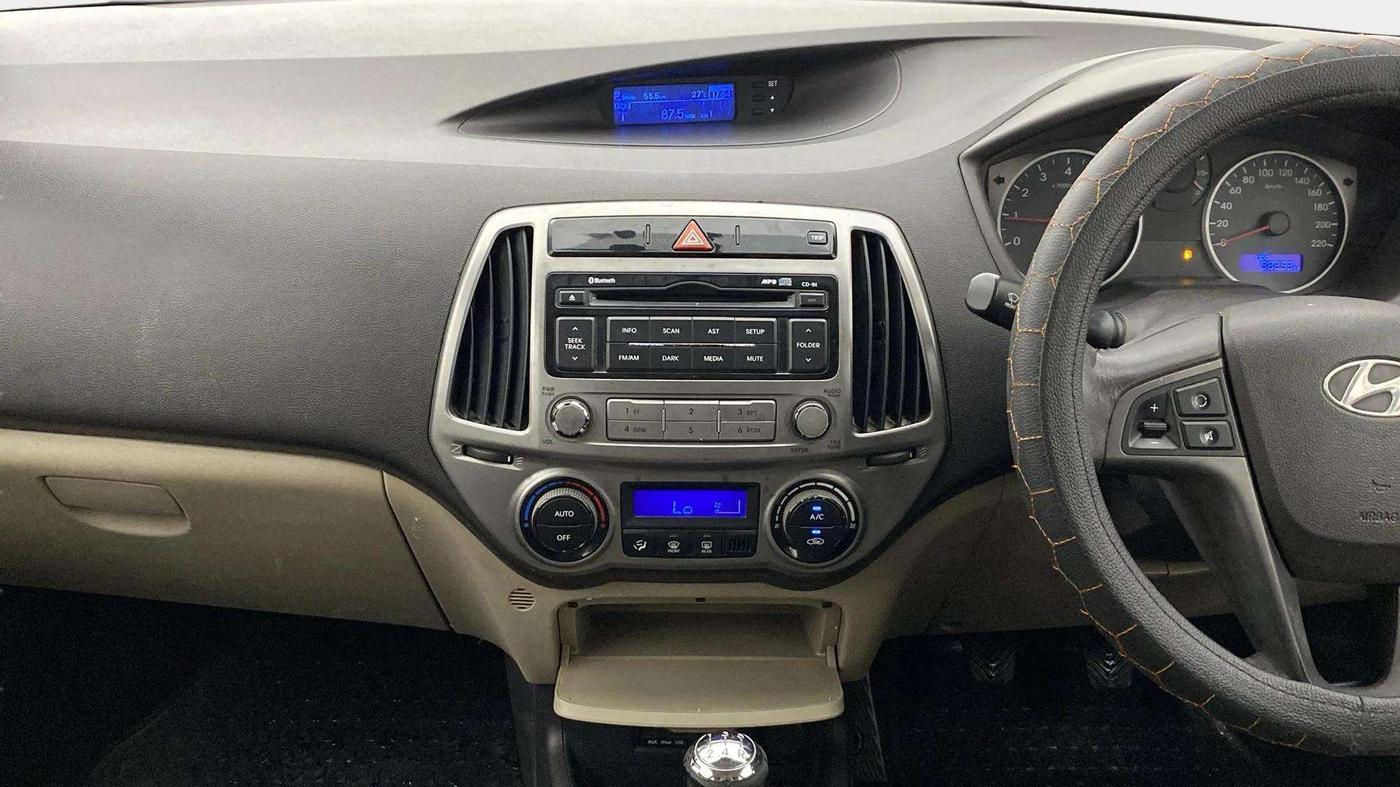 2013 Hyundai i20 SPORTZ 1.2, CNG, Manual, 88,317 km, Air Conditioner
