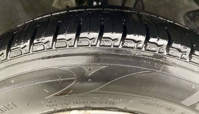 2013 Hyundai i20 SPORTZ 1.2, CNG, Manual, 88,196 km, Left Front Tyre Tread
