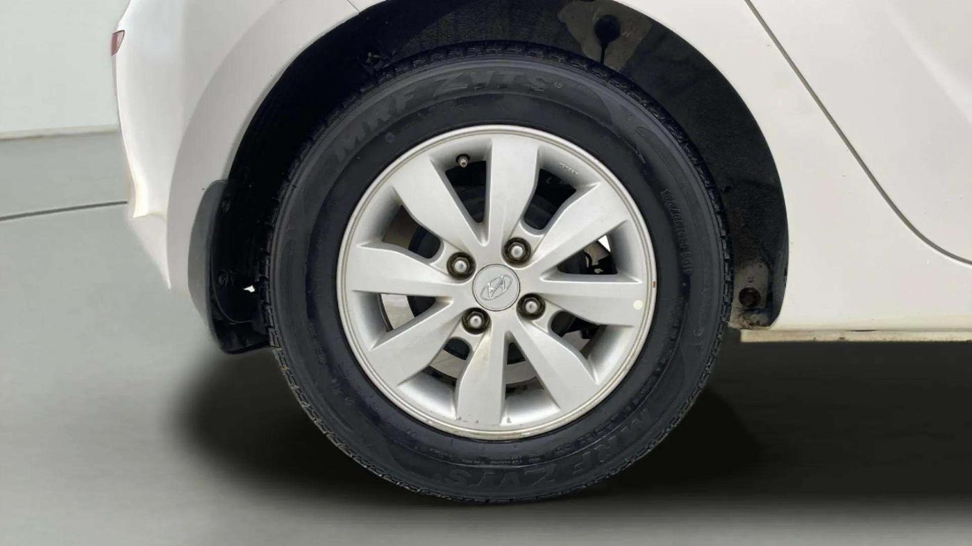 2013 Hyundai i20 SPORTZ 1.2, CNG, Manual, 88,317 km, Right Rear Wheel
