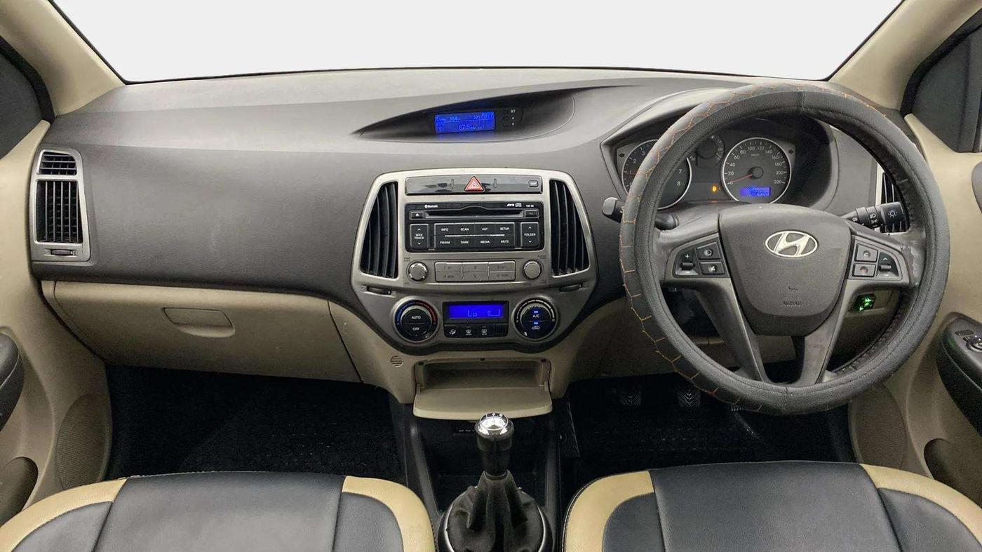2013 Hyundai i20 SPORTZ 1.2, CNG, Manual, 88,317 km, Dashboard