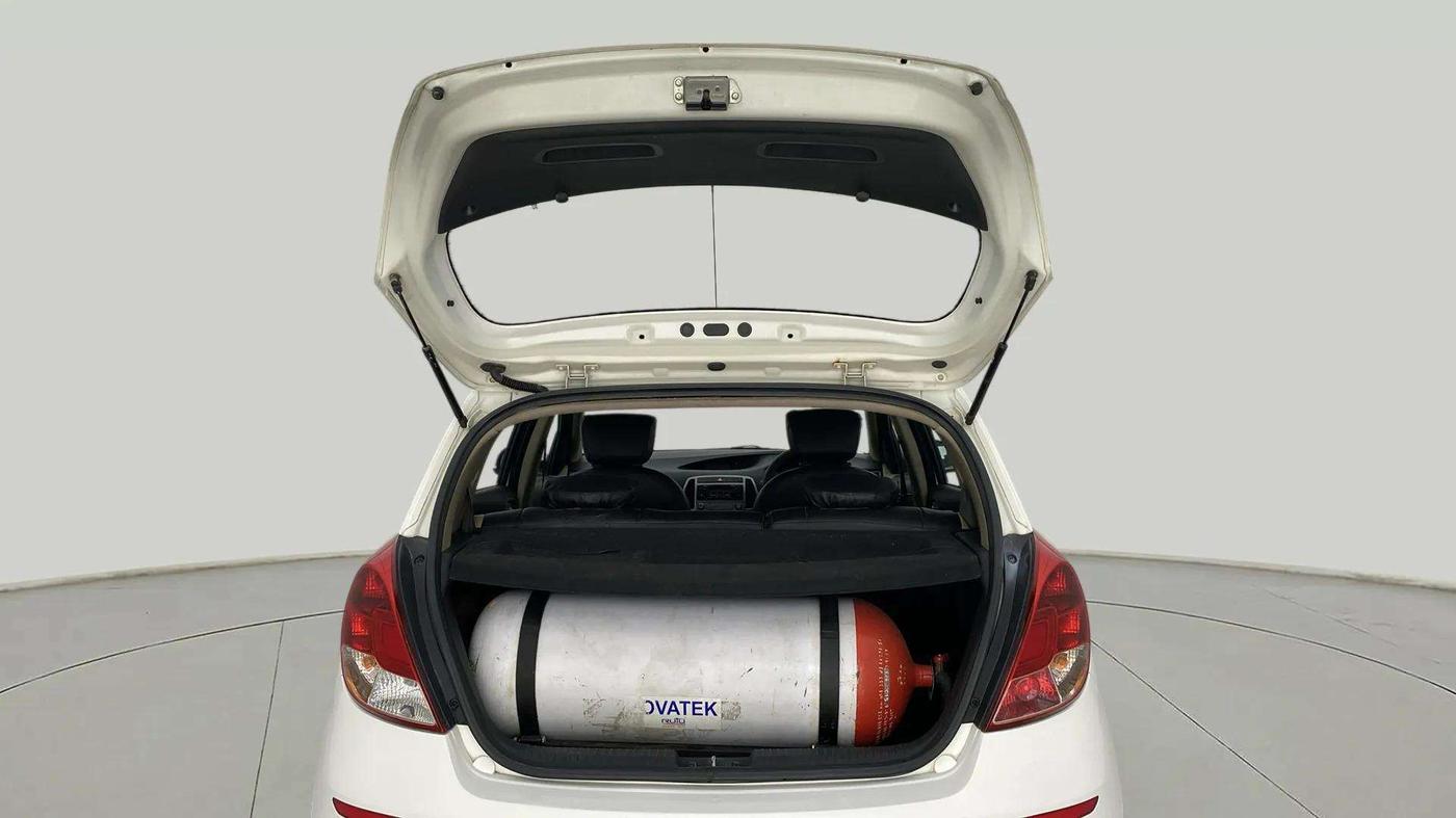 2013 Hyundai i20 SPORTZ 1.2, CNG, Manual, 88,317 km, Boot Door Open