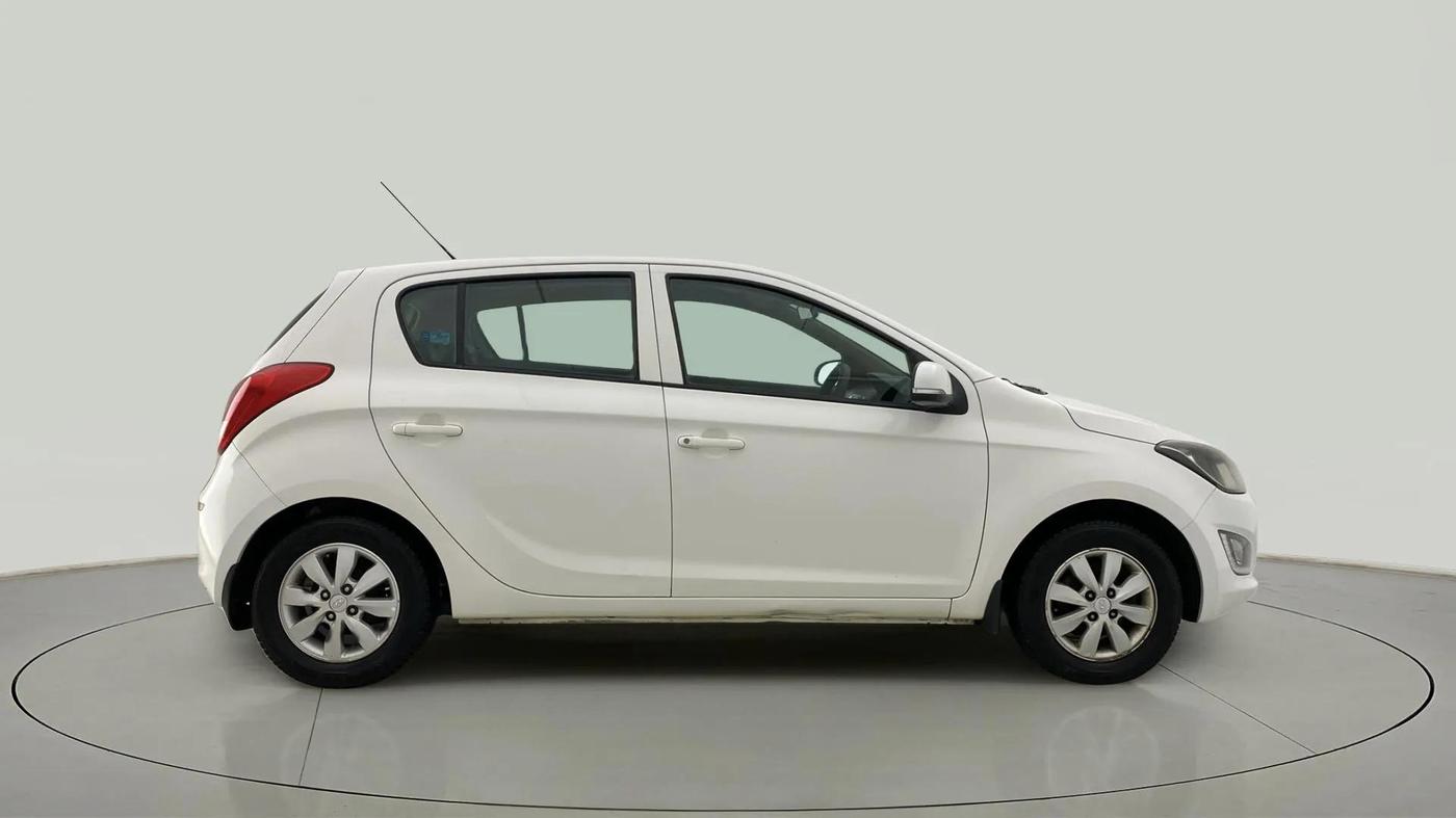 2013 Hyundai i20 SPORTZ 1.2, CNG, Manual, 88,317 km, Right Side View