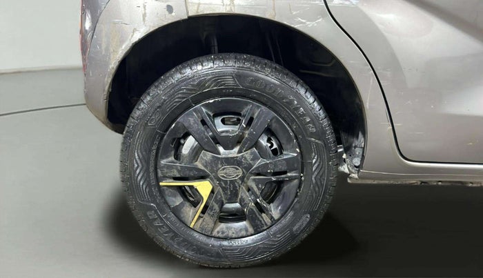 2018 Datsun Redi Go GOLD LIMITED EDITION, CNG, Manual, 56,395 km, Right Rear Wheel