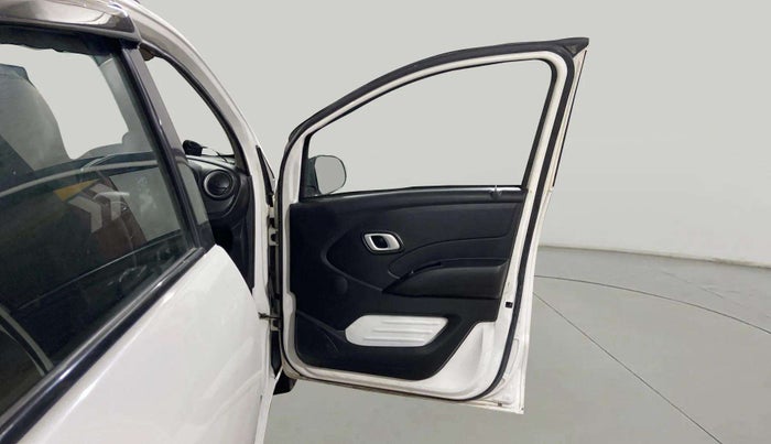 2018 Datsun Redi Go T (O), Petrol, Manual, 37,671 km, RHS Front Door
