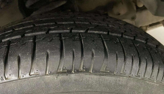 2019 Toyota Innova Crysta 2.7 GX 7 STR MT, Petrol, Manual, 43,709 km, Right Front Tyre Tread