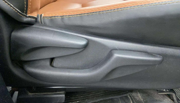 2019 Toyota Innova Crysta 2.7 GX 7 STR MT, Petrol, Manual, 43,709 km, Driver Side Adjustment Panel