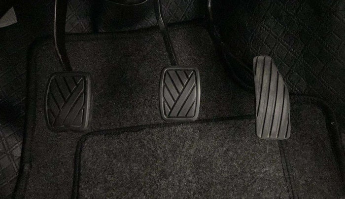 2014 Maruti Wagon R 1.0 VXI, Petrol, Manual, 46,554 km, Pedals