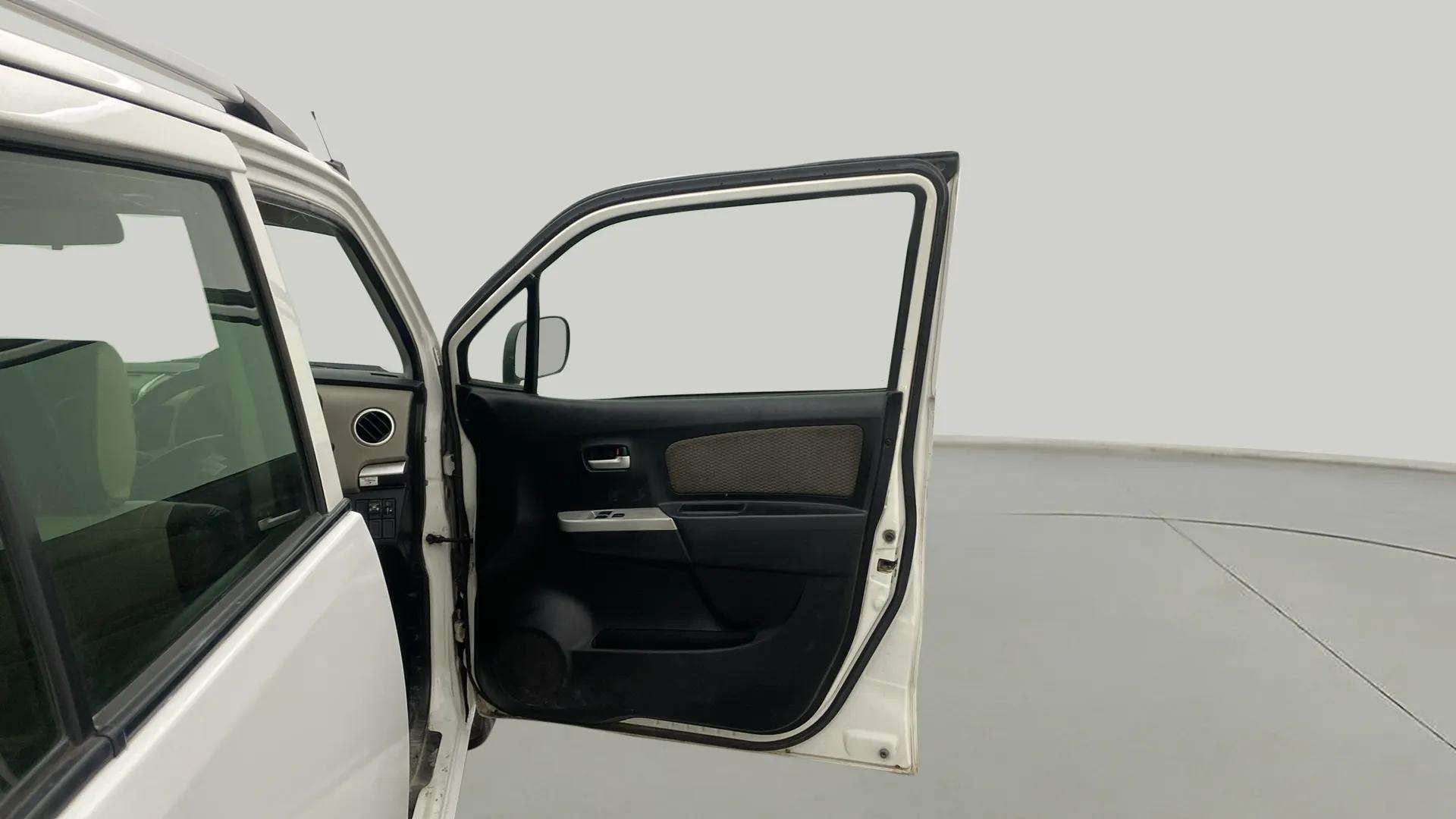 RHS-Front-Door-Open-32