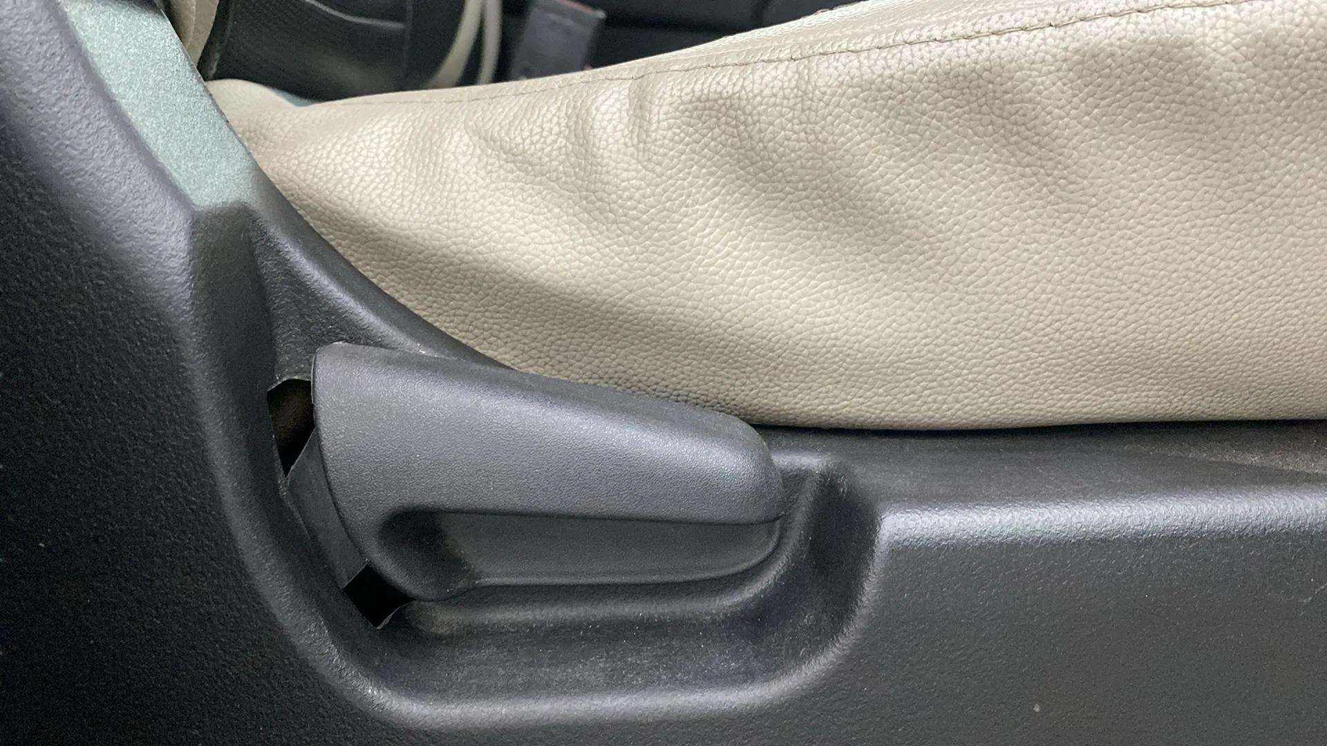 Driver-side-adjustment-panel-40