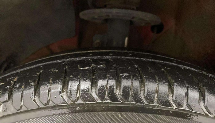 2018 Maruti Swift VXI, Petrol, Manual, 49,056 km, Left Front Tyre Tread