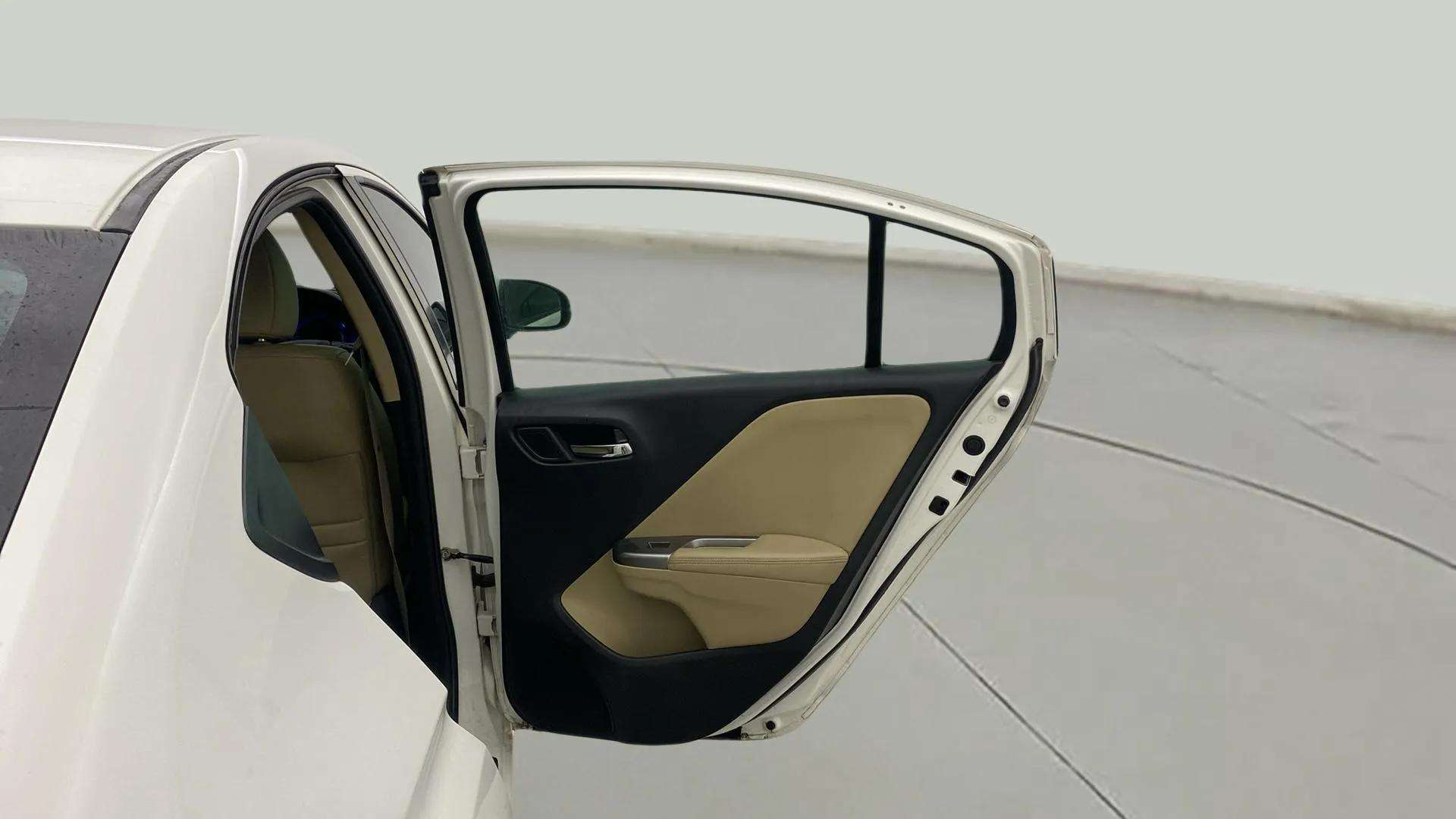 RHS-Rear-Door-Open-33