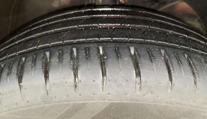 2023 Toyota Glanza V AMT, Petrol, Automatic, 21,686 km, Right Front Tyre Tread