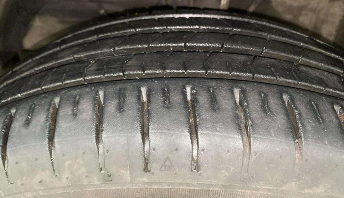 2023 Toyota Glanza V AMT, Petrol, Automatic, 21,686 km, Left Front Tyre Tread