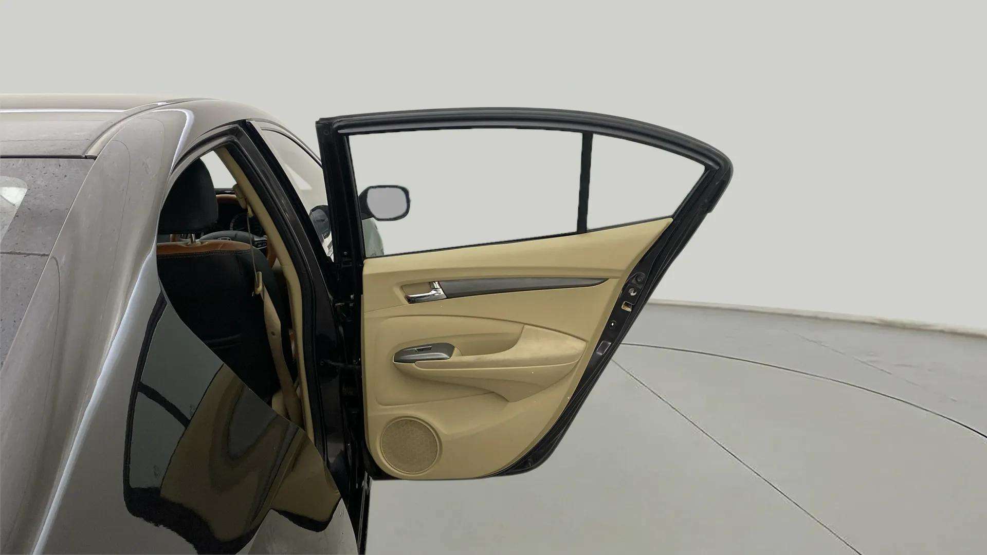 RHS-Rear-Door-Open-33